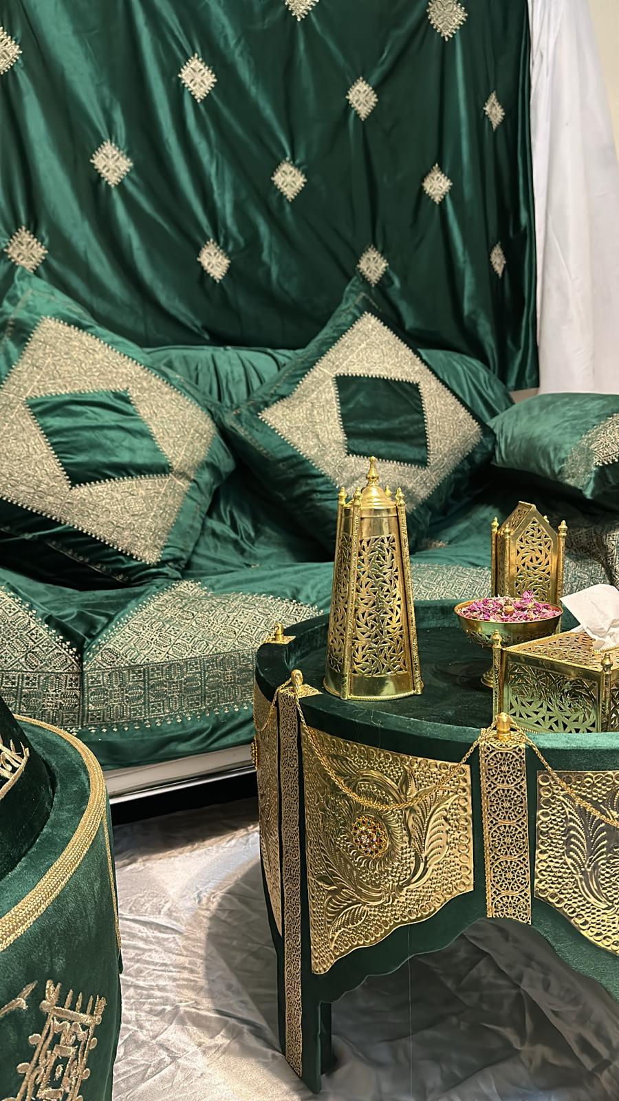 Coin des Mariés Vert & Or Henné – Décoration Orientale Haut de Gamme pour Cérémonies Traditionnelles et Mariages