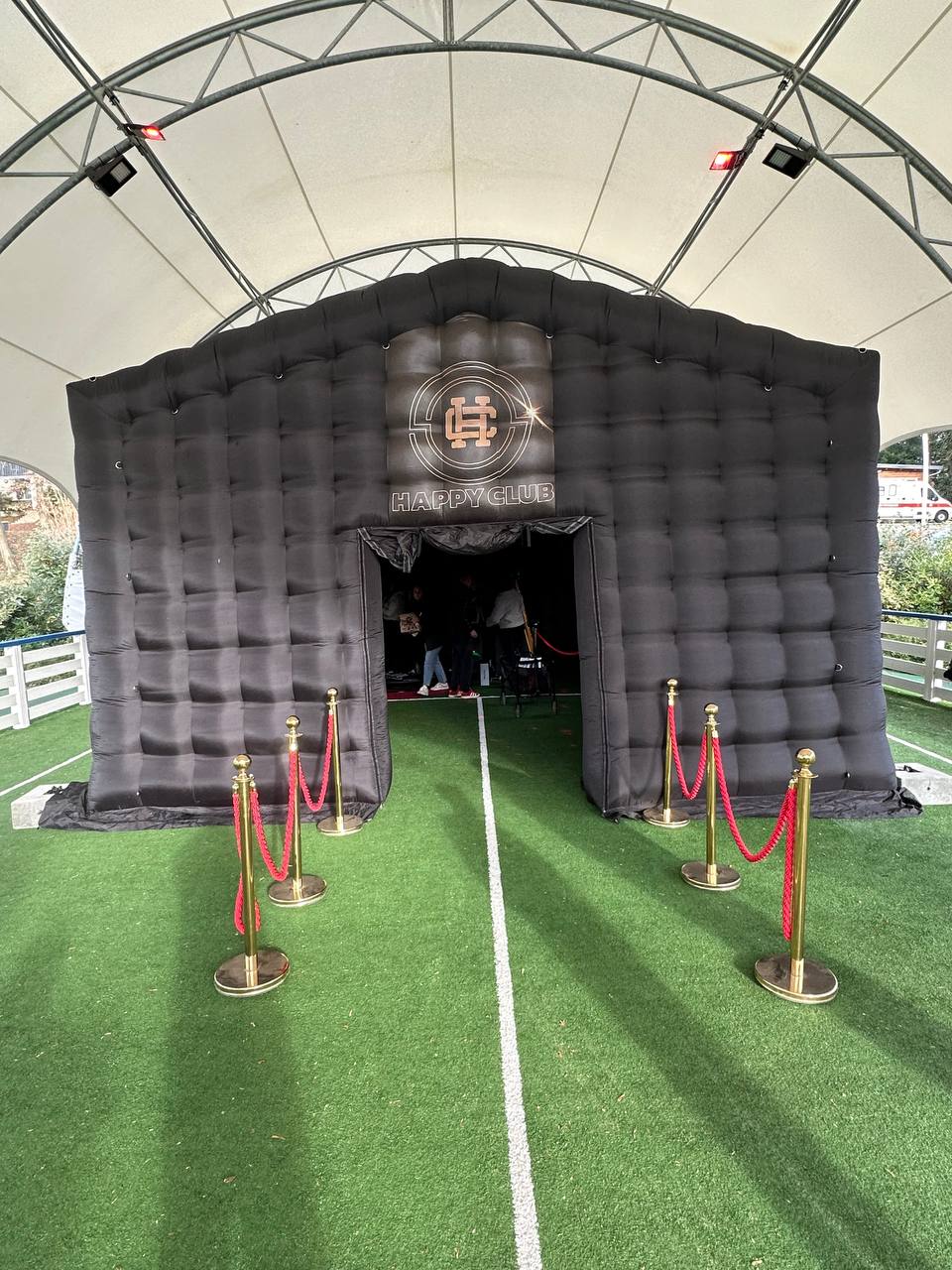 Boîte de Nuit Gonflable 8x6m – Location Éphémère pour Soirées Privées, Mariages & Événements Festifs