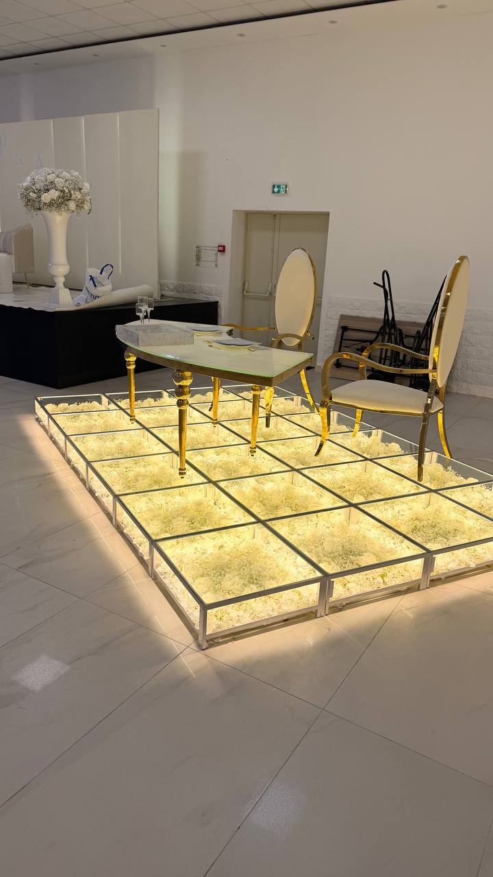 Trônes “Élégance” Dorés – Location Fauteuils Haut de Gamme pour Mariages, Cérémonies & Événements Luxueux