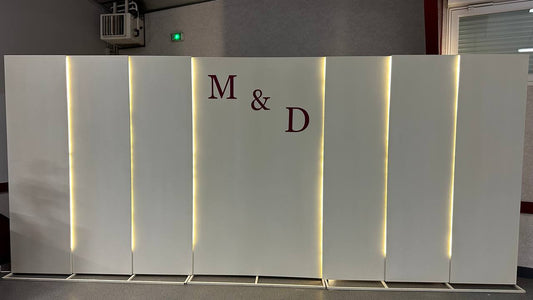 Mur Coin Marié Nude sur Mesure – Décoration Haut de Gamme et Personnalisable pour Mariages & Réceptions Élégantes